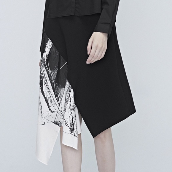 S.Deer SDeer graphic print skirt size 2-4. - Picture 1 of 7